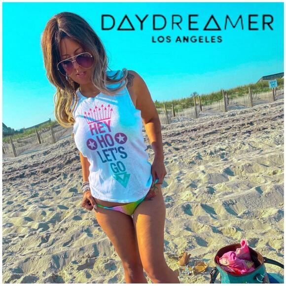 DAYDREAMER LA Womens Ramones Band White Graphic Muscle Tank Top Size Small - Picture 4 of 7